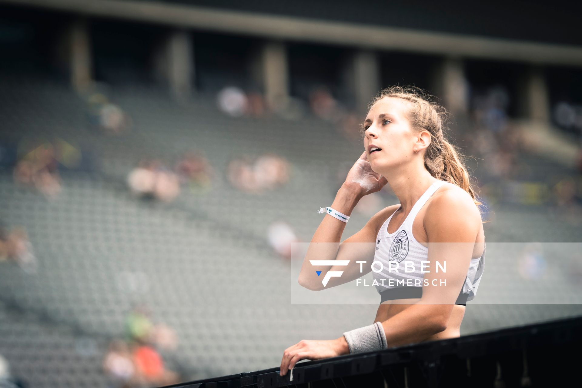 Clara Rentz (LT DSHS Koeln) beim Stabhochsprung waehrend der deutschen Leichtathletik-Meisterschaften im Olympiastadion am 26.06.2022 in Berlin